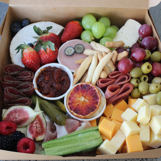 medium charcuterie grazing box 