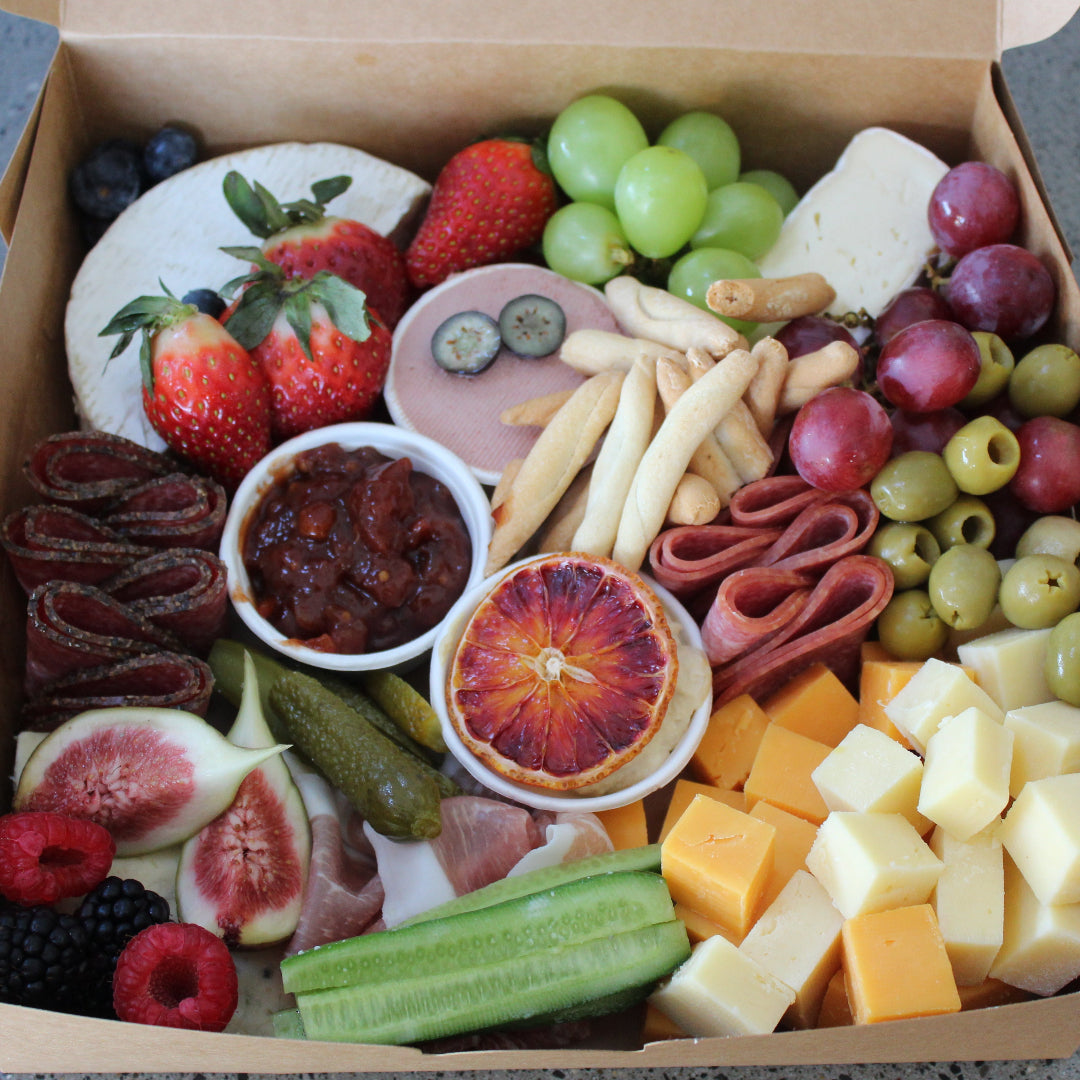 medium charcuterie grazing box 